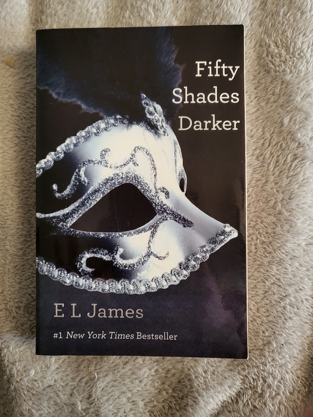 Fifty Shades Darker by E L James - Black & Silver Cover
